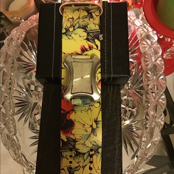 👑 Nemesis Ladies Watch - Picture 4 of 8